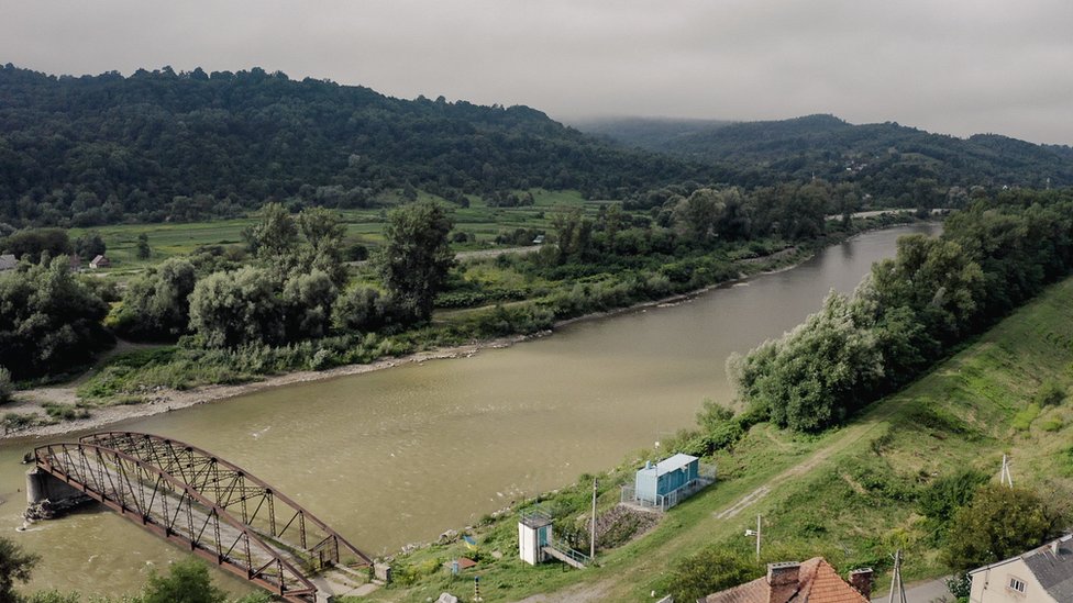 Rusija i Ukrajina: Beg od ukrajinske mobilizacije u Ukrajini - preplivavanje opasnih reka ili lažna lekarska izuzeća 2 reka Tisa