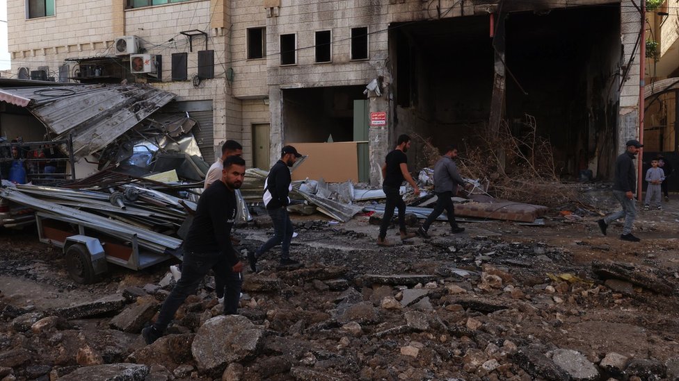 Izrael i Palestinci: Izraelski premijer kaže da „ne uspevaju" da smanje broj civilnih žrtava, UN: Gazi preti glad 3 Šteta nastala posle izraelskog napada na izbeglički kamp u gradu Dženinu na Zapadnoj obali