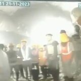 Indija: Svih 41 građevinskih radnika izvučeni su nepovređeni iz zatrpanog tunela posle 16 dana 8