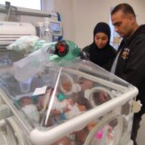 Prevremeno rođene bebe iz Gaze ponovo sa roditeljima: „Čudo je da su još žive“ 3