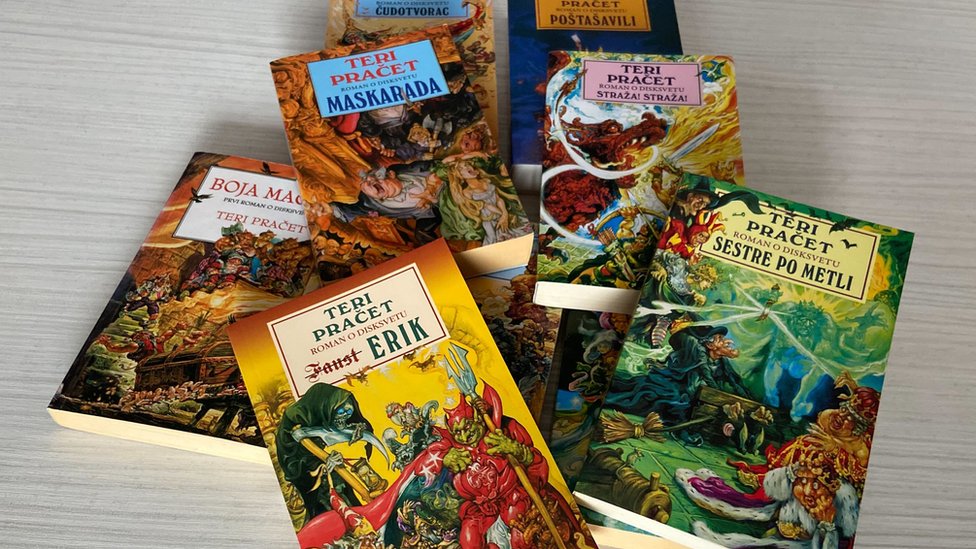 Teri Pračet i knjige: Blesavost i apsurd kao ogledalo društva i ljudske prirode 4 Pračet