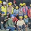 Indija: Građevinski radnici radili jogu i igrali igrice u zatrpanom tunelu 10