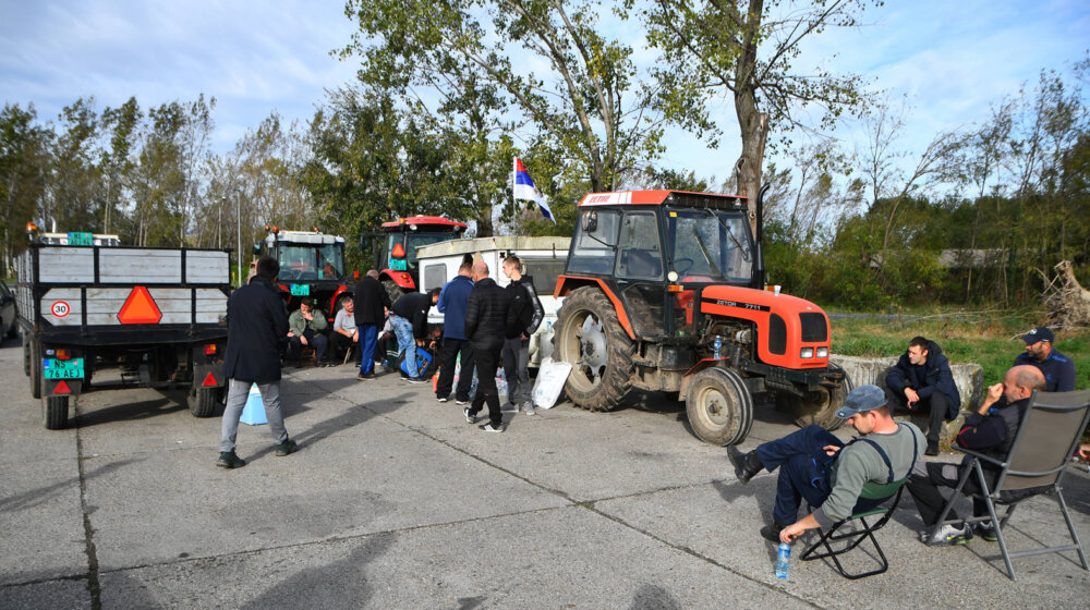 Treći dan protesta poljoprivrednika: "Mi se kućama ne vraćamo dok ovo ne rešimo" 1