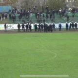 Navijači Zemuna nasrnuli na golmana Rada, sukobi s policijom: Prekinuta utakmica u Gornjoj varoši 4