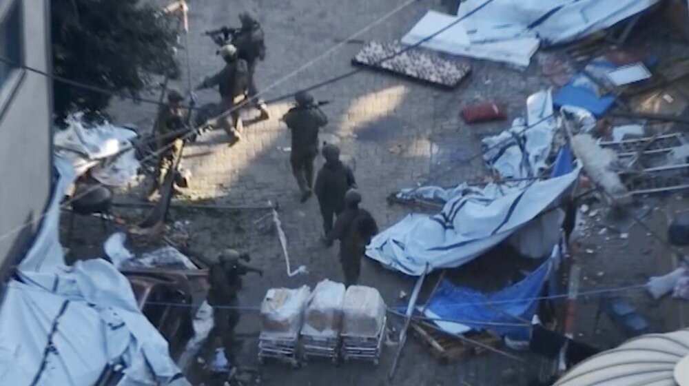 Izraelska vojska kaže da je ženu taoca Hamasa našla mrtvu kod bolnice Al Šifa 1