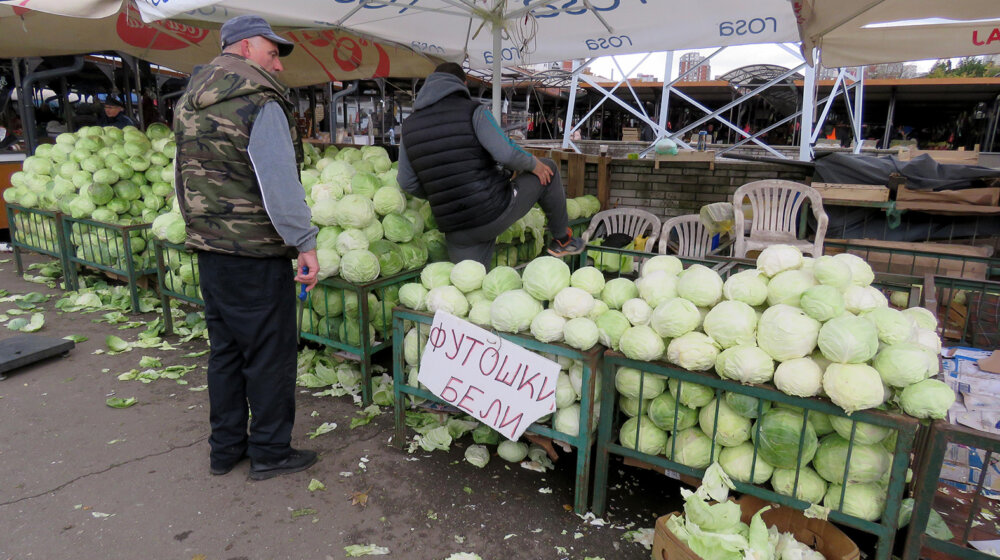 Leskovac: Poljoprivrednici besplatno delili kupus i krastavac 8
