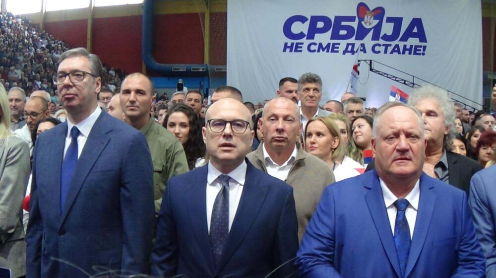 Naprednjačka kafanska politika: SNS u kafani u Nišu okupio penzionere 1