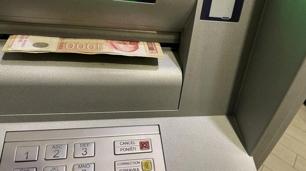Ne nasedajte na poruke kojima vam traže podatke o karticama, već obavestite svoju banku – meta hakera i bankomati 1
