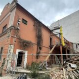 "Nešto ovde nije kako treba": Iz Društva arhitekata Novog Sada upozoravaju da je građevinska dozvola izdata za rekonstrukciju, a ne rušenje Parohijskog doma 19
