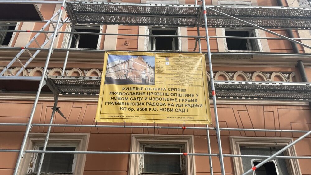 "Nešto ovde nije kako treba": Iz Društva arhitekata Novog Sada upozoravaju da je građevinska dozvola izdata za rekonstrukciju, a ne rušenje Parohijskog doma 2
