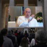 Papa zbog gripa čitao nedeljnu molitvu iz rezidencije 2