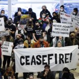 Jevrejski demonstranti blokirali izraelski konzulat u Čikagu, traže prekid vatre u Gazi 9