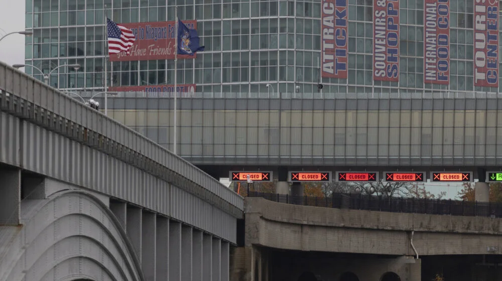 Ponovo otvoren most između Kanade i SAD, bio je zatvoren posle eksplozije automobila 1