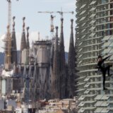 (VIDEO) "Francuski Spajdermen" se popeo na jednu kulu da bi uputio poruku mira na Bliskom istoku 1