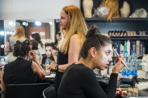 Atelje 212 obeležilo 67. rođendan: Izložba fotografija "To smo mi...", svedočanstvo o pozorištu koje je važilo za jednu od najavangardnijih scena u ovom delu Evrope 2 Atelje 212 obeležilo 67. rođendan: Izložba fotografija "To smo mi...", svedočanstvo o pozorištu koje je važilo za jednu od najavangardnijih scena u ovom delu Evrope 2