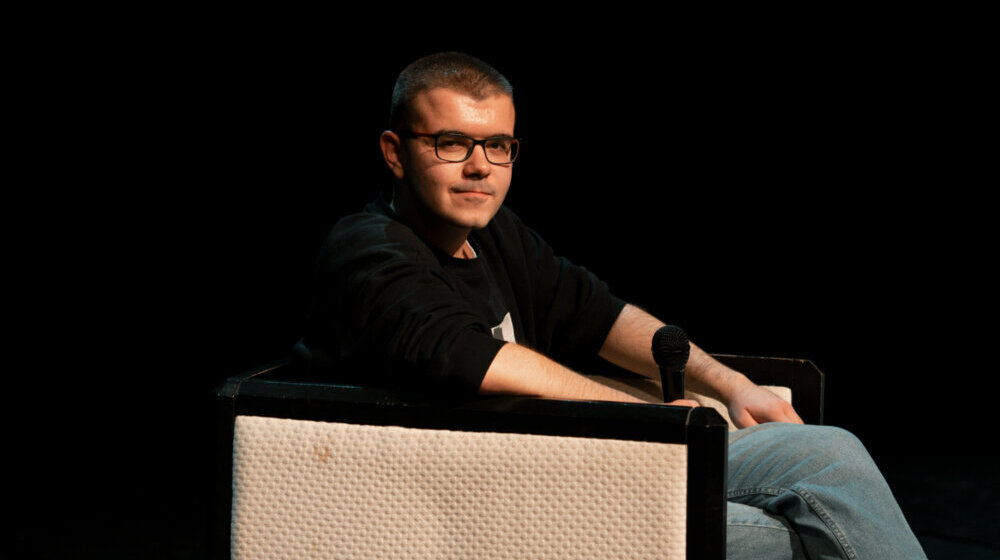 Zbog prokockanog poverenja kritičke javnosti svedočimo nacionalnoj paranoji: Tadija Čaluković povodom predstave "bukvalno. otprilike" 1