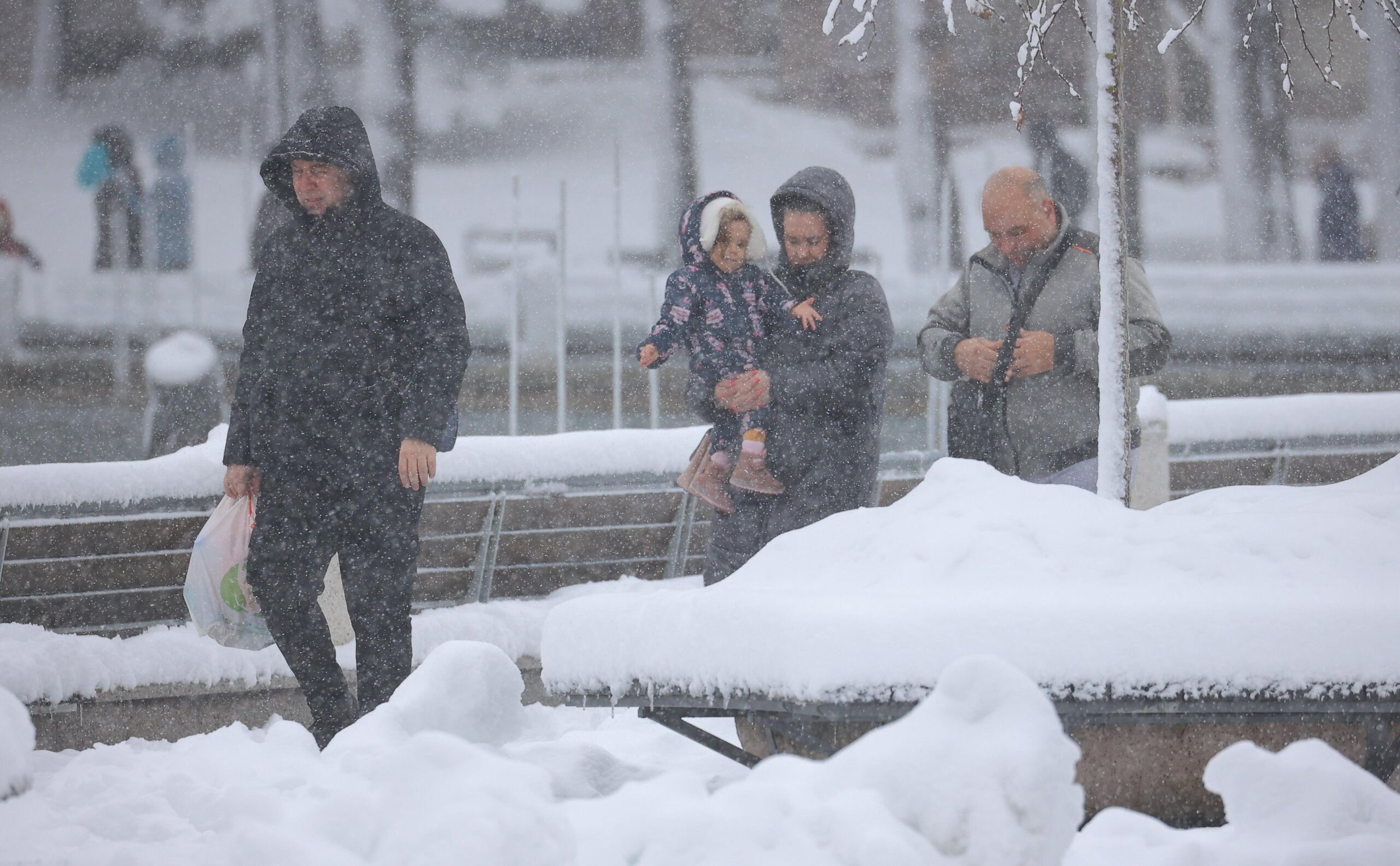 Sneg u Srbiji tokom vikenda napravio velike probleme: Vanredna situacija u nekoliko opština, obavljena evakuacija građana 2