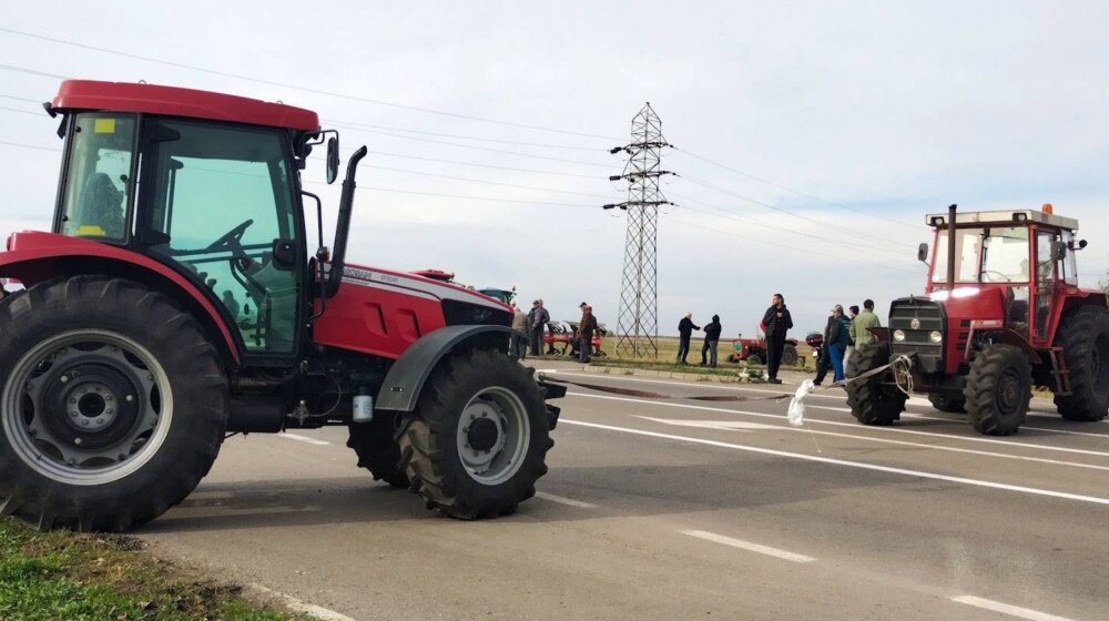 Brisanje iz kreditnog biroa, ukidanje akciza na gorivo, krediti sa kamatom od jedan odsto: Zašto poljoprivrednici blokiraju puteve i šta traže Vladi Srbije? 1