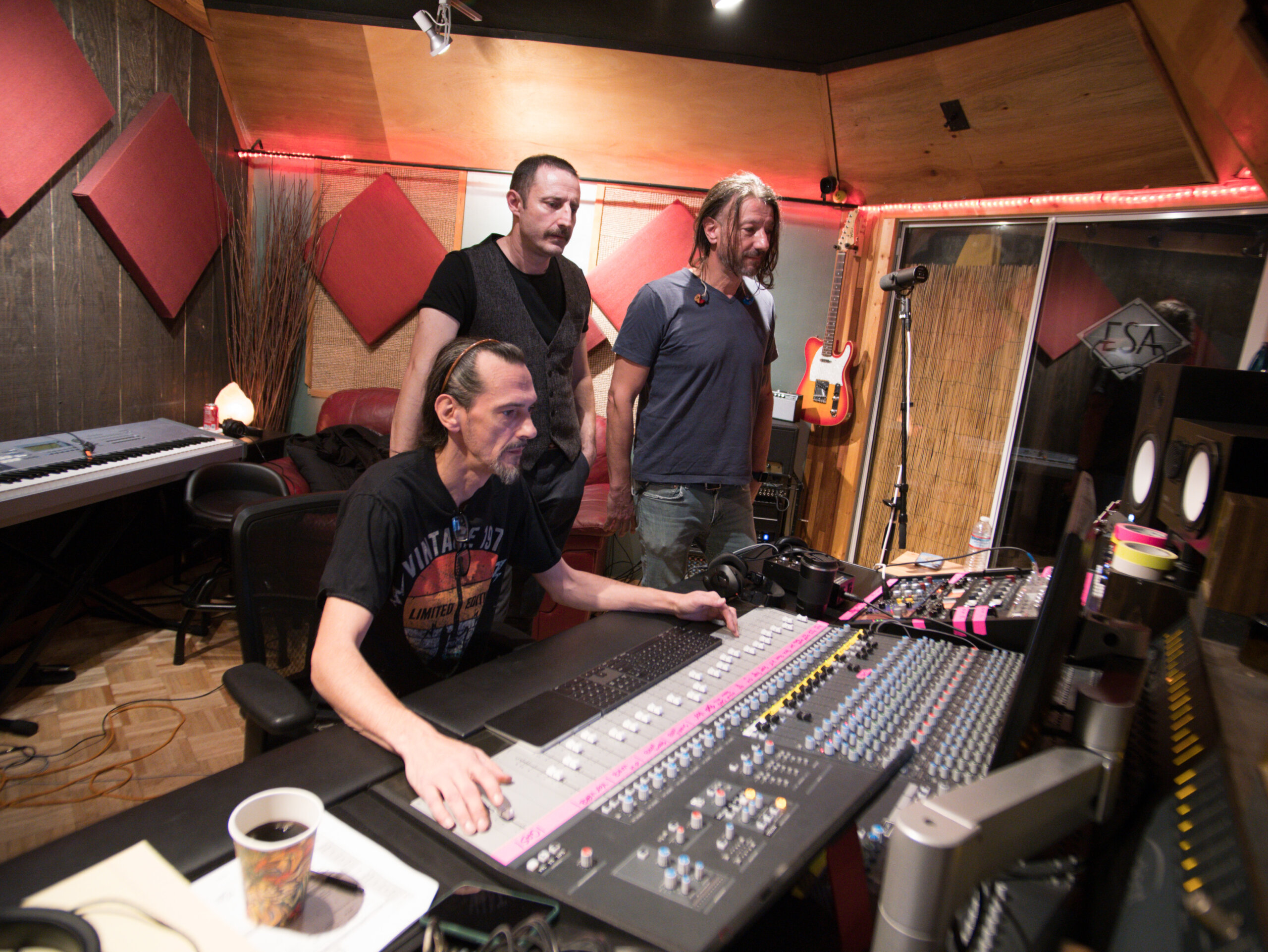 Nikola Đuričko voljeni je glumac, a da li ste znali da ima bend? Poslušajte singl sastava Džoni Midnajt Trio (VIDEO) 2 Nikola Đuričko