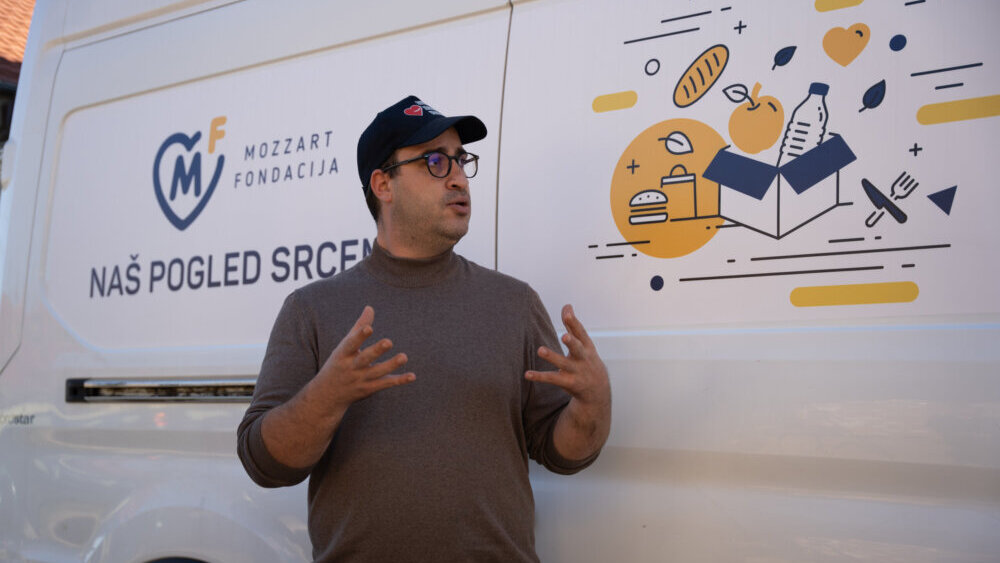 Humani lanac ishrane: Fondacija Mozzart donirala kombi udruženju Banka hrane Vojvodine 2 Humani lanac ishrane: Fondacija Mozzart donirala kombi udruženju Banka hrane Vojvodine 2