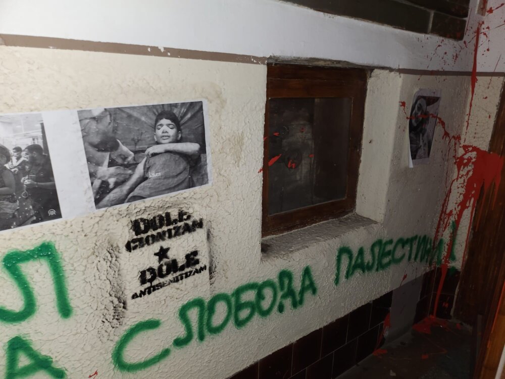Antiizraelski grafiti mržnje na prostorijama organizacije Haver Srbija: "Ne promovišemo rat i nasilje, niti se radujemo događajima na Bliskom istoku" 3