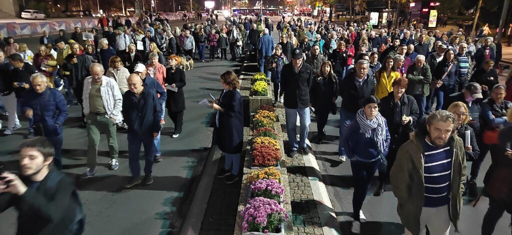 Kako je izgledao 27. protest „Srbija protiv nasilja“ u slikama (FOTO) 12