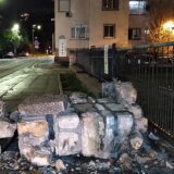 (FOTO) Na Zvezdari se obrušio deo zida kod jednog od ulaza u Dom učenika srednjih škola "Karađorđe" 1