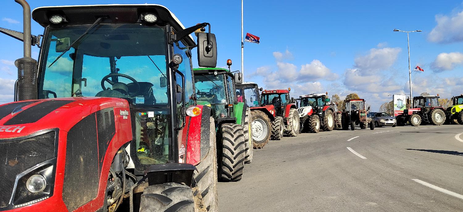 Poljoprivrednici okončali današnju trosatnu akciju, večeras dogovor o daljim merama (FOTO) 5 Poljoprivrednici okončali današnju trosatnu akciju, večeras dogovor o daljim merama (FOTO) 5