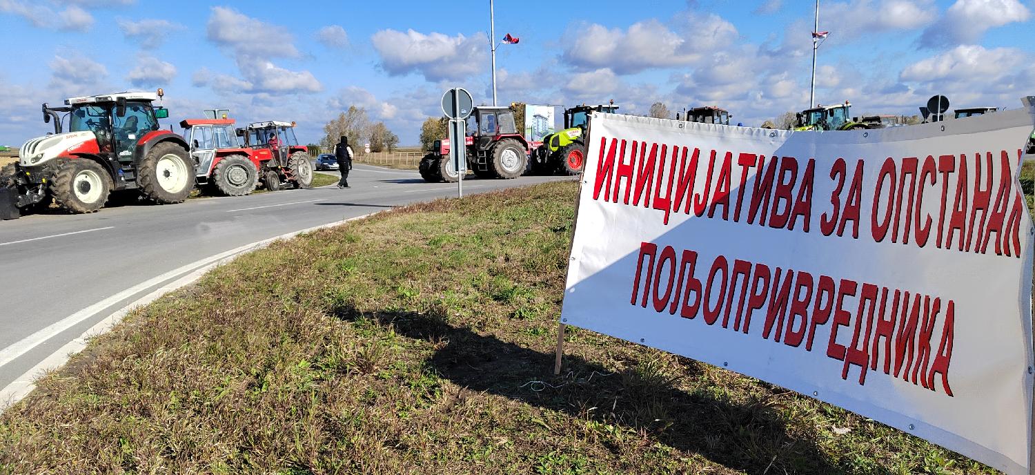 Poljoprivrednici okončali današnju trosatnu akciju, večeras dogovor o daljim merama (FOTO) 4 Poljoprivrednici okončali današnju trosatnu akciju, večeras dogovor o daljim merama (FOTO) 4