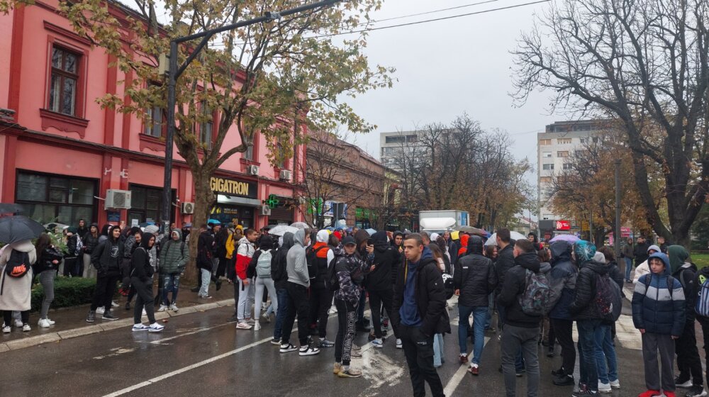 “Vučić rekonstrukciju Srednjoškolskog centra najavio još u kampanji 2020. godine, a od tada smo dobili novi stadion”: Nastavnica Gimnazije iz Zaječara o protestu đaka 1