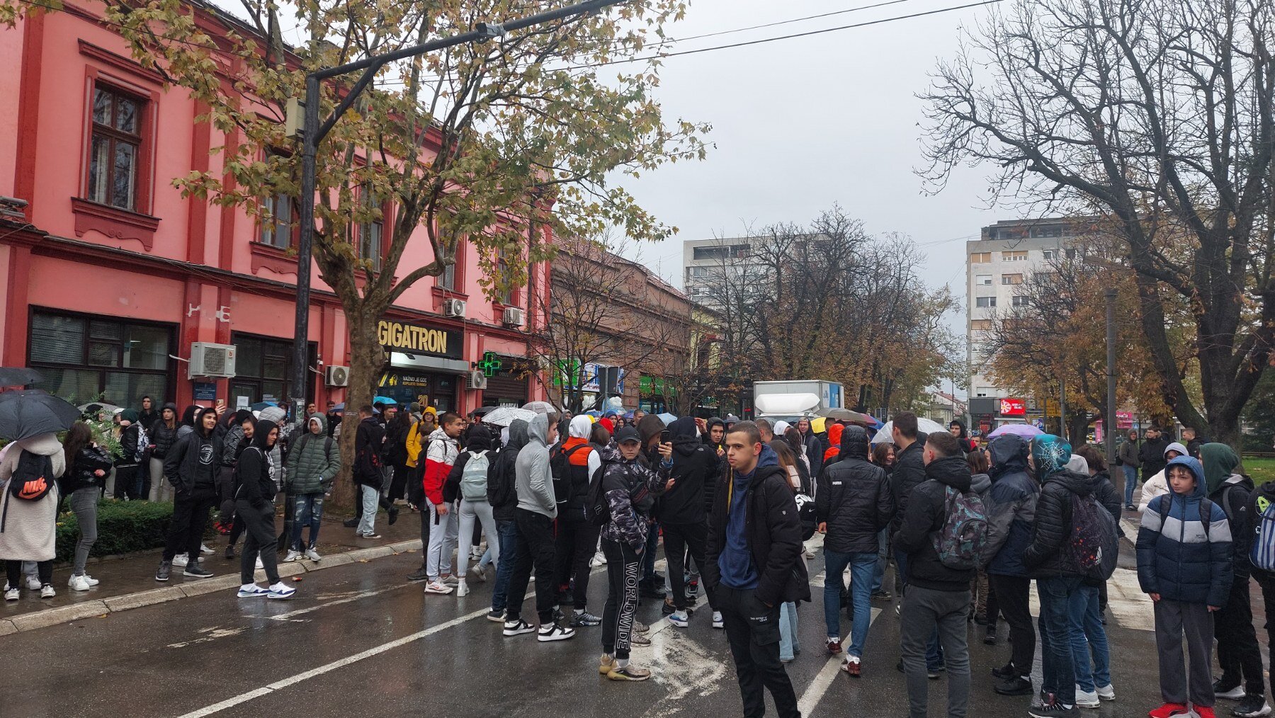 Đaci iz srednjih škola u Zaječaru izašli na ulice zato što nemaju grejanje 2