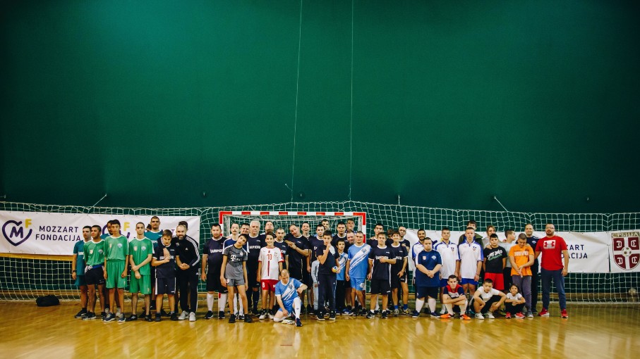 "Radost dece nema cenu": Glumac Nebojša Dugalić ispred Fondacije Mozzart na turniru u malom fudbalu 1