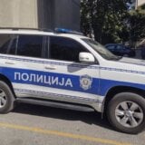 Muškarac iz Aranđelovca pod uticajem psihoaktivih supstanci bežeći od policije sleteo sa kolovoza 6