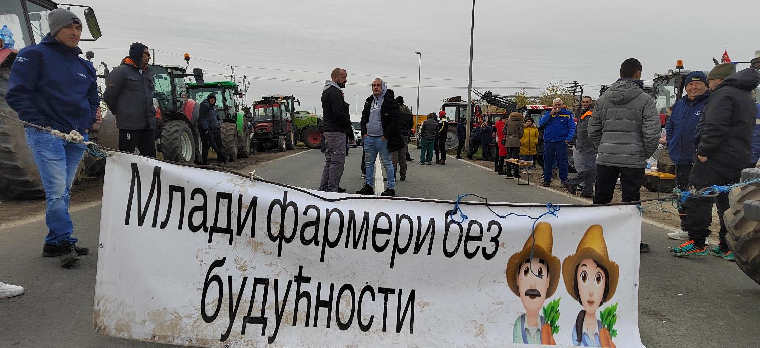 Poljoprivrednici blokirali put Kovin-Bavanište-Pančevo 2