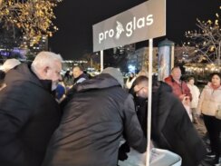 Ko god da pobedi na izborima nikada više u Srbiji neće moći da radi šta hoće: Tribina ProGlasa u Kragujevcu (FOTO) 9