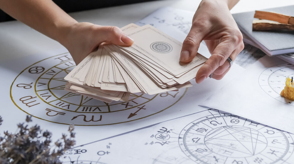 tarot, horoskop, vidovnjaci, misticizam