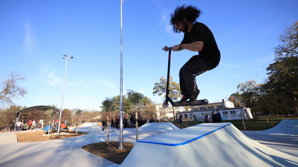 Kul pista za "drajv flipove", k’o iz Majamija: Kako izgleda najveći betonski skejt park u Srbiji koji je otvoren u Kragujevcu (FOTO) 1