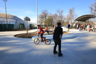 Kul pista za "drajv flipove", k’o iz Majamija: Kako izgleda najveći betonski skejt park u Srbiji koji je otvoren u Kragujevcu (FOTO) 2