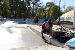 Kul pista za "drajv flipove", k’o iz Majamija: Kako izgleda najveći betonski skejt park u Srbiji koji je otvoren u Kragujevcu (FOTO) 12