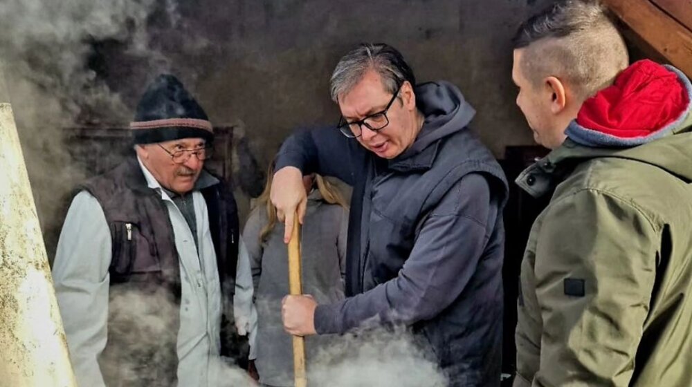 Vučić pravio čvarke u mestu Šupljak: Kako izgleda kampanja 2023 1