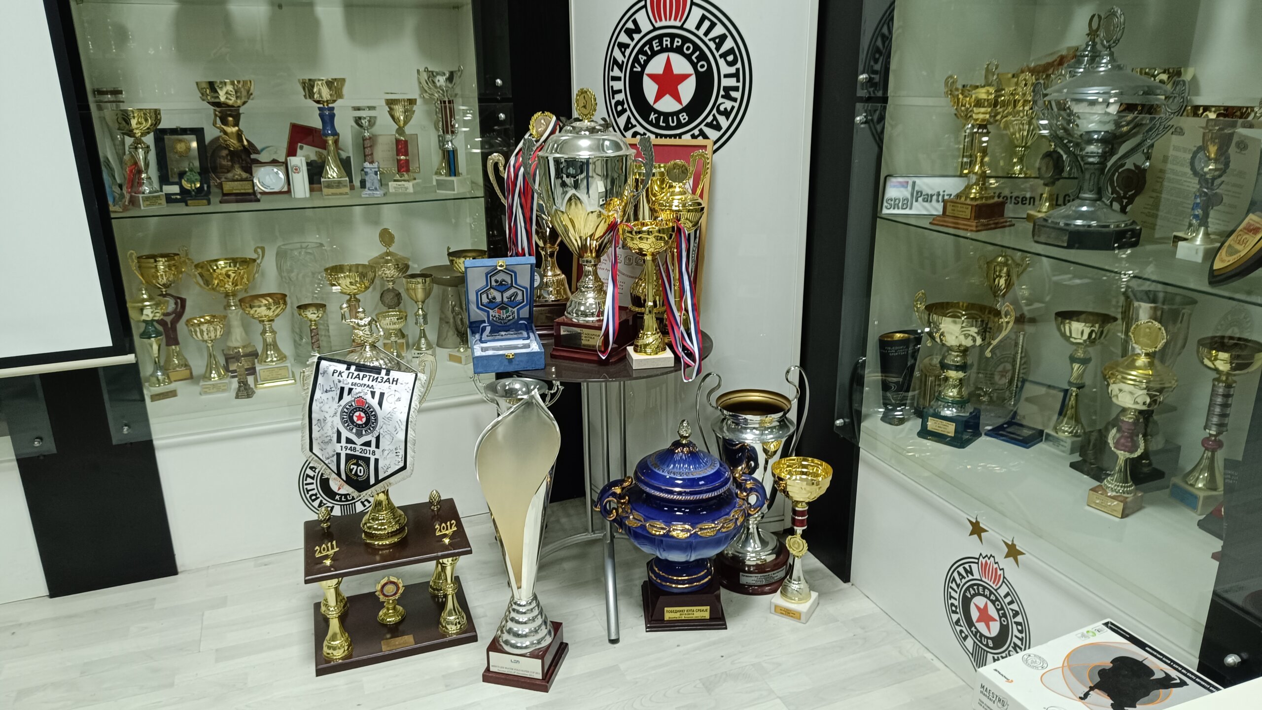 Veliki bazen bez vode, u malom previše hladna, a deca treniraju na suvom: Zašto je Partizan morao da izađe iz Sportskog centra Banjica? 2 Veliki bazen bez vode, u malom previše hladna, a deca treniraju na suvom: Zašto je Partizan morao da izađe iz Sportskog centra Banjica? 2