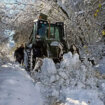 Pripadnici Vojske Srbije na području Babušnice i Vranjske Banje uklanjaju snežne nanose s puteva 13