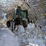 Pripadnici Vojske Srbije na području Babušnice i Vranjske Banje uklanjaju snežne nanose s puteva 5