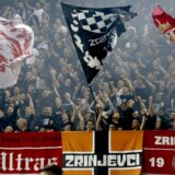 (VIDEO, FOTO) Incidenti obeležili mostarski derbi između Veleža i Zrinjskog: Parola sa kukastim krstom uz Davidovu zvezdu, tuče navijača i policije i prekidi utakmice 5