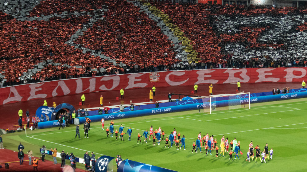 Navijač Crvene zvezde koji je pao sa tribine tokom meča sa Lajpcigom u teškom stanju 1