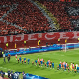 Navijač Crvene zvezde koji je pao sa tribine tokom meča sa Lajpcigom u teškom stanju 14