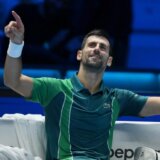 (VIDEO) Novak Đoković diriguje dok mu italijanska publika zviždi tokom meča sa Sinerom 1