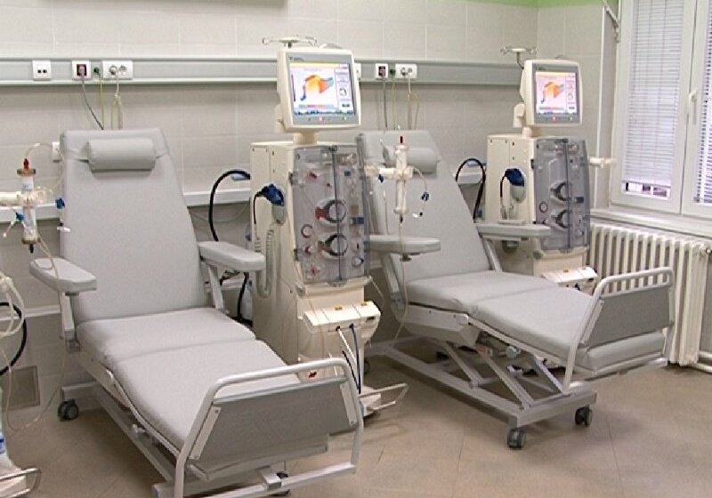 “Osobe sa invaliditetom nose stepenicama do poslednjeg sprata jer lift ne radi”: Klinički centar Niš negira da su pacijenti na dijalizi ugroženi 1