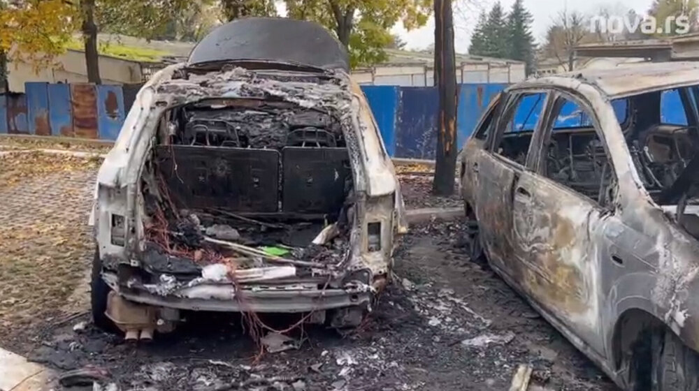 Snimak posle požara na Dedinju: „Rendž rover“ koristio direktor Jute Aleksandar Seničić 1