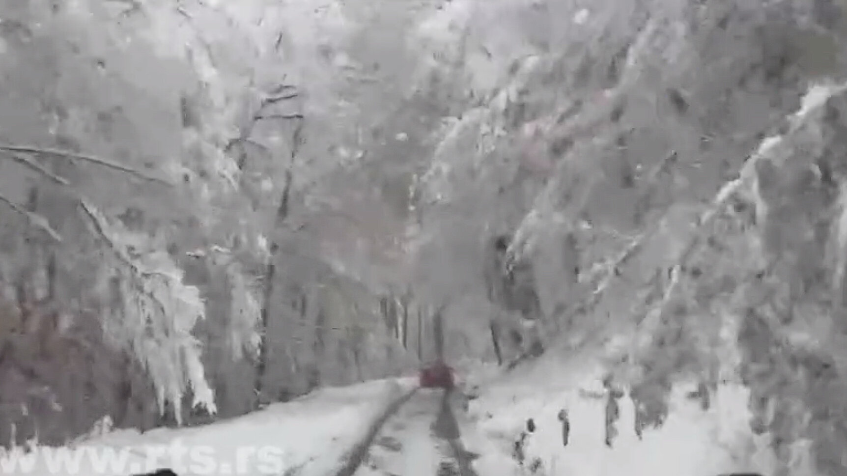 Prvi sneg u Srbiji: U Sjenici vanredna situacija, pojedina mesta bila bez struje i do 24 sata 2